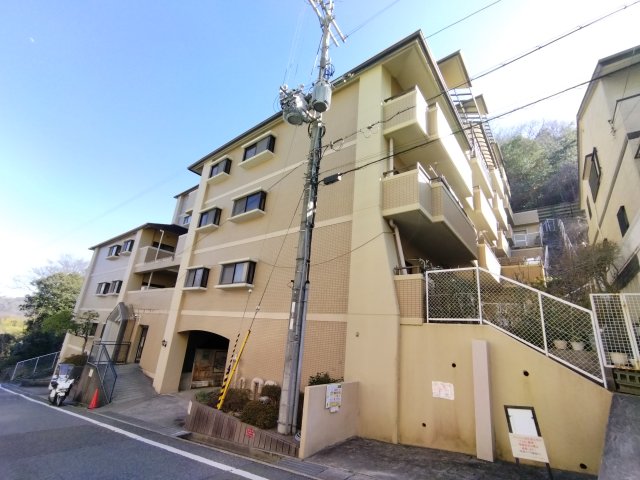 神戸市長田区一里山町のマンションの建物外観
