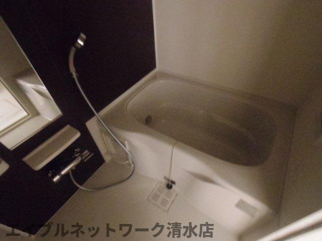 バス・シャワールーム　ゆったり過ごせるお風呂です