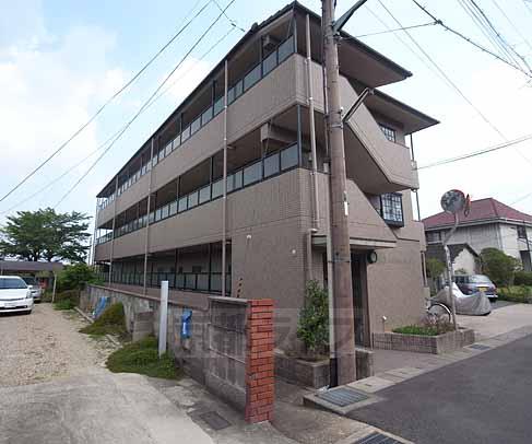 京田辺市大住小林のマンションの建物外観