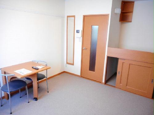 居室・リビング　2Fはカーペットとなります