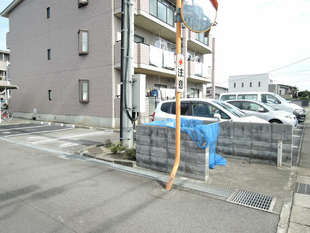 【エスポワール清風壱番館の駐車場】