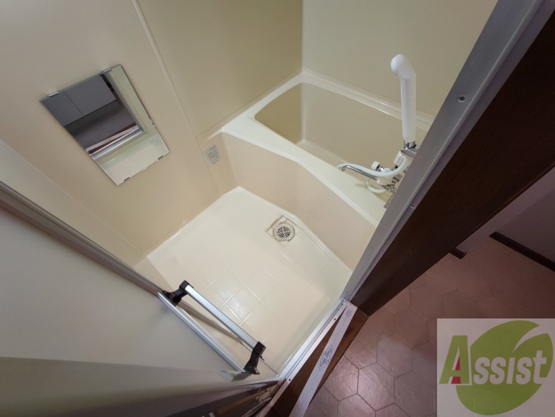 バス・シャワールーム　ユニットバスです。疲れを癒すのに欠かせませんね！