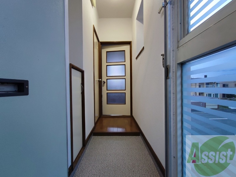 玄関　玄関の様子です。明るい印象ですね。気分もあがりそう。