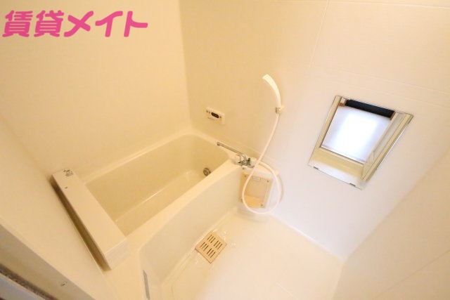 バス・シャワールーム　同物件別室の画像です