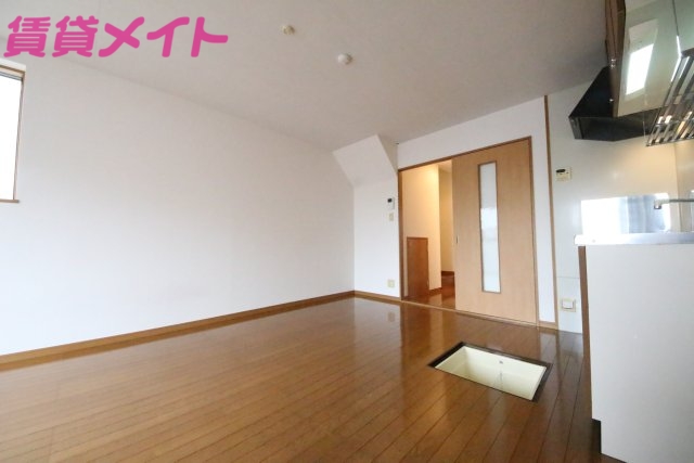 居室・リビング　同物件別室の画像です