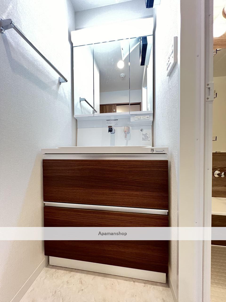 洗面設備　※同物件、別部屋の写真です。
