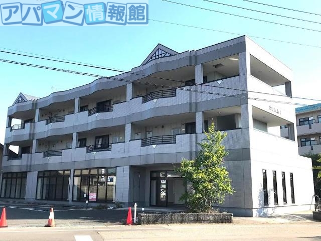 新潟市東区中野山のマンションの建物外観