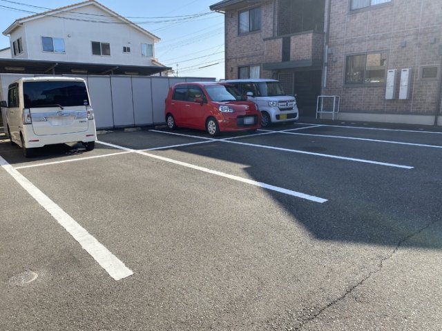 【リビングタウン渕　Ｂの駐車場】