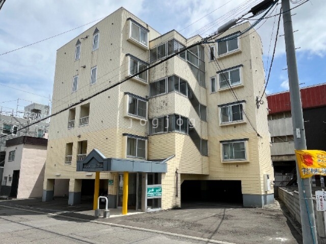 札幌市西区琴似四条のマンションの建物外観