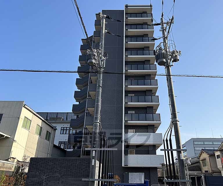 【京都市南区東九条南河辺町のマンションの建物外観】