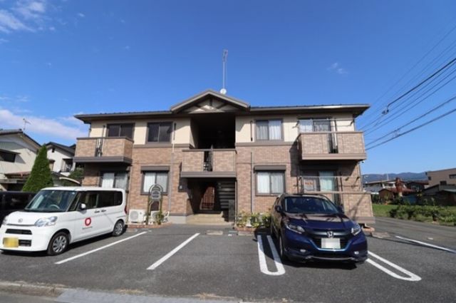 秩父市上影森のアパートの建物外観