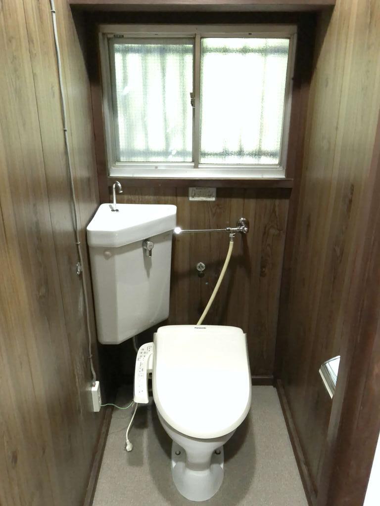 トイレ　温水洗浄便座あります