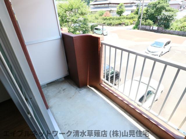 バルコニー　バルコニーからの眺めを楽しみながら食事をしませんか