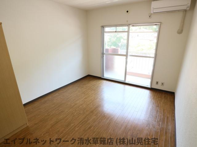 居室・リビング　ゆったり過ごせる居間です