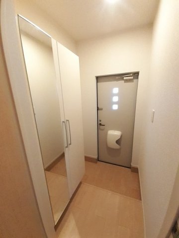 玄関　シューズボックス付きの玄関です☆