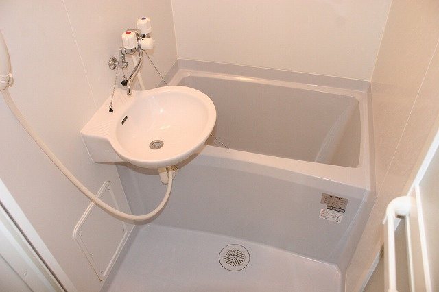 バス・シャワールーム　落ち着いた空間のお風呂です