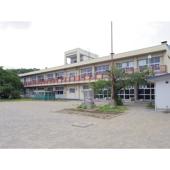 小学校　上田市立北小学校（小学校）まで676m