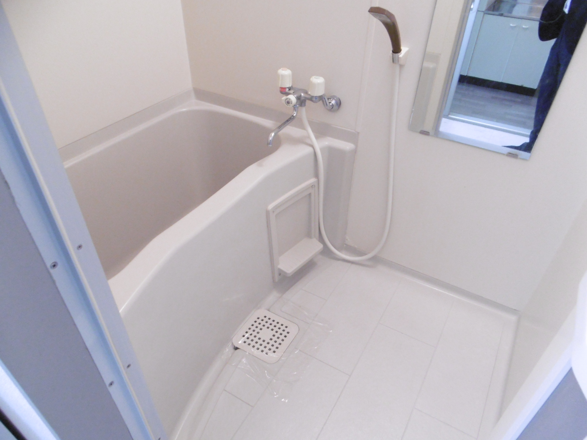 バス・シャワールーム　※内観写真と動画は同アパート同間取り2階のお部屋のものです。