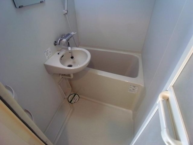 洗面設備　脱衣スペースもあります