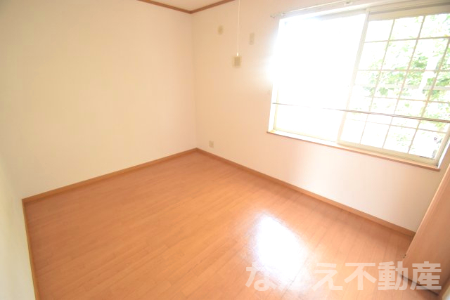 その他部屋・スペース　開放的な寝室です