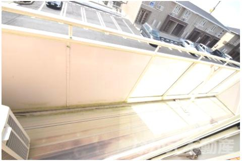 バルコニー　バルコニーからの眺めを楽しみながら食事をしませんか