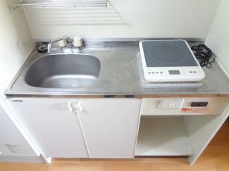 キッチン　キッチンには卓上のIHコンロが備え付けられております。