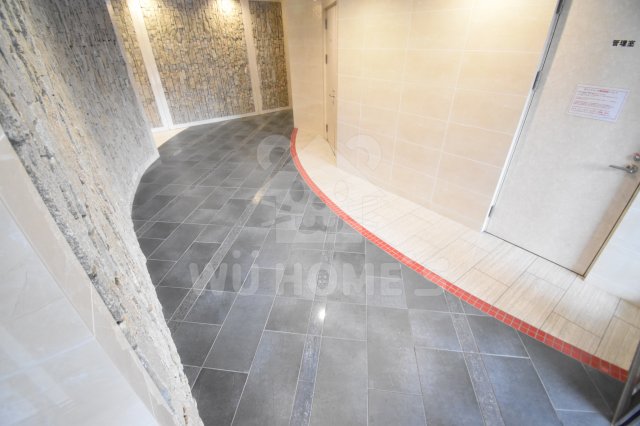 エントランス　落ち着いたエントランスです