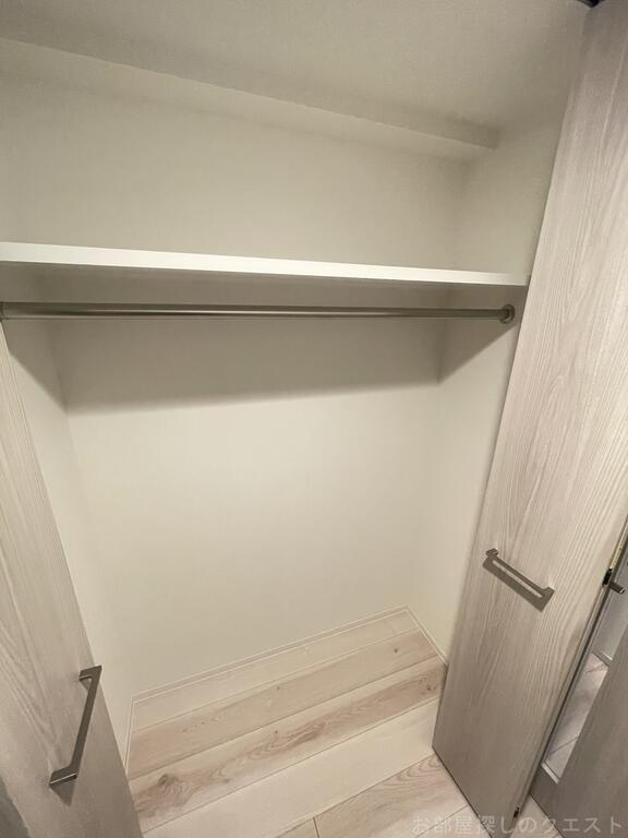 収納　（写真は同仕様反転）