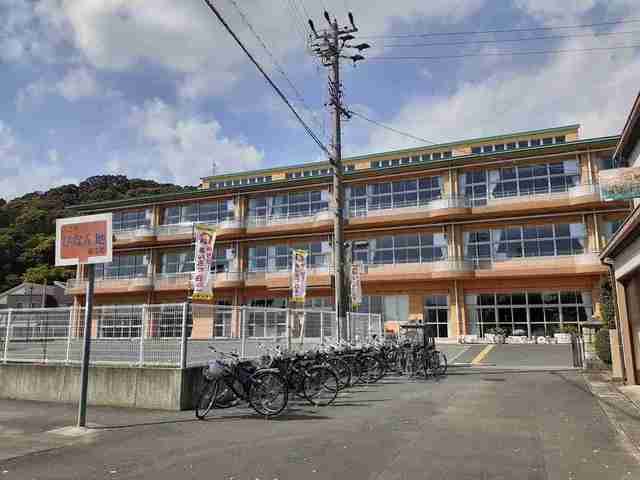 小学校　浜松市立気賀小学校（小学校）まで700m