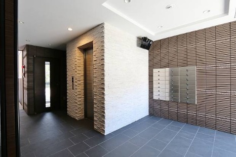 その他共有部分　オシャレなエントランスですね