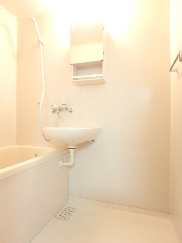 バス・シャワールーム　図面と現状に相違がある場合には現状を優先