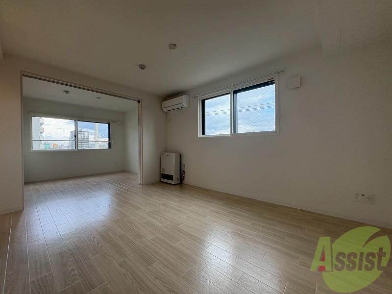 居室・リビング　広々としたリビングですね。使い勝手がよさそうですね！