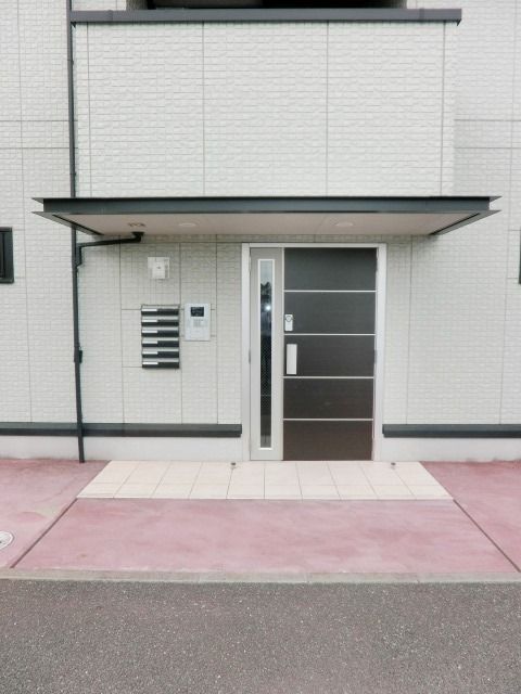 エントランス　建物入り口部分です