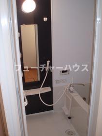 バス・シャワールーム　落ち着いた空間のお風呂です