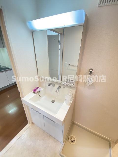 洗面設備　ゆったりとスペースのある洗面所