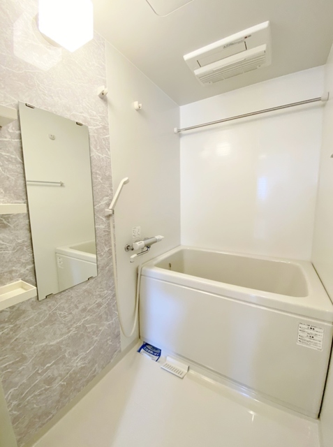 バス・シャワールーム　ピカピカのお風呂