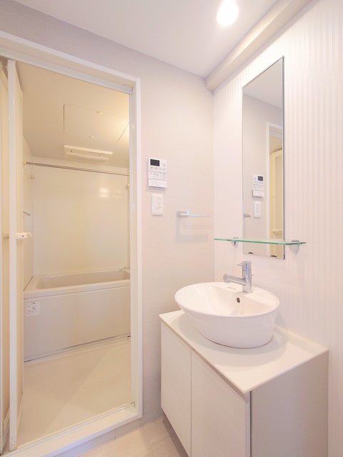 洗面設備　かわいい洗面台と洗濯機置場