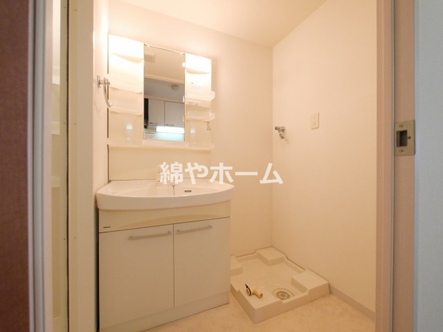 洗面設備　スペースが確保できる洗面所です