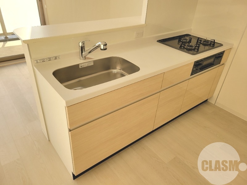 キッチン　効率よくお料理できる３口コンロ付き♪