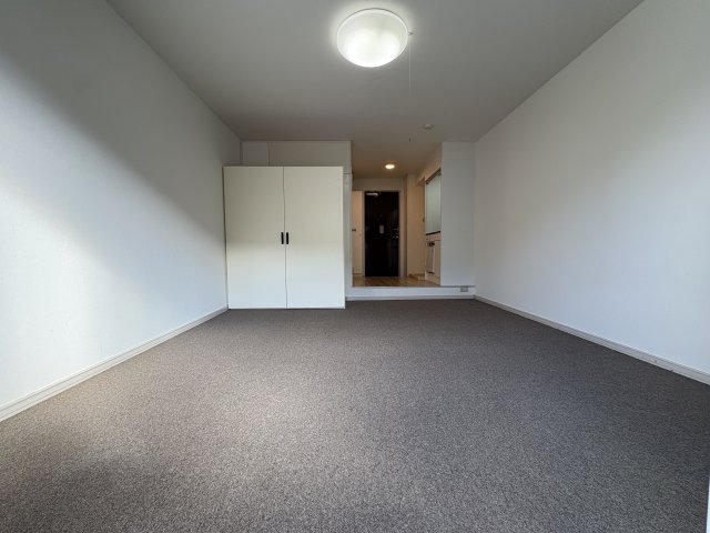 居室・リビング　コンパクトなリビングでシンプルに使える設計です。暮らしに必要