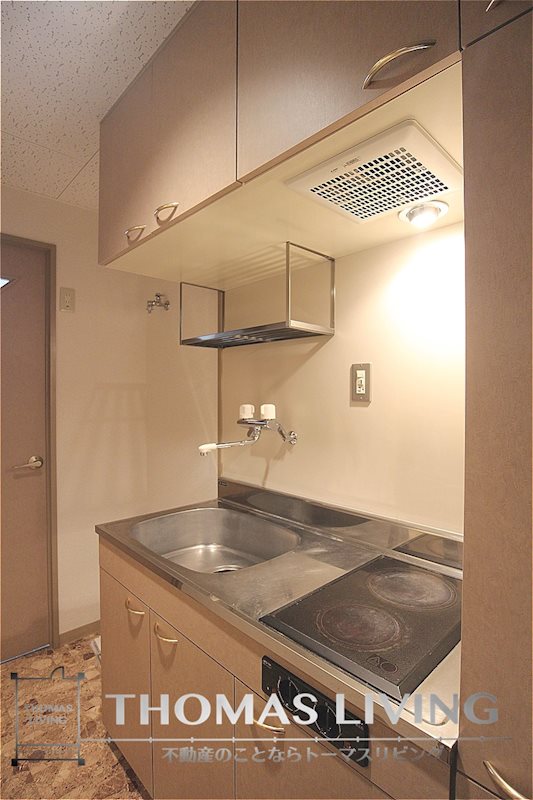キッチン　階数によって建具などの色味が異なる場合があります。