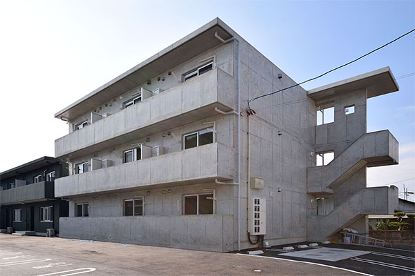 建物外観　ピース・エルヴィータ B棟