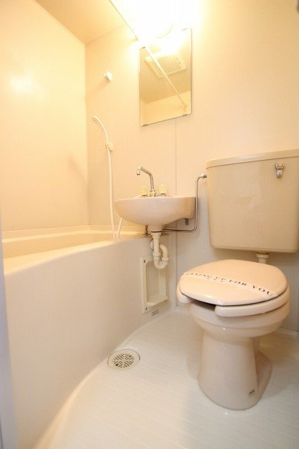 バス・シャワールーム　同物件、別号室のものです。