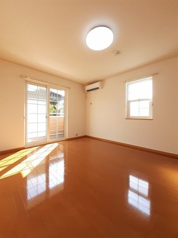 居室・リビング　物件の内装です