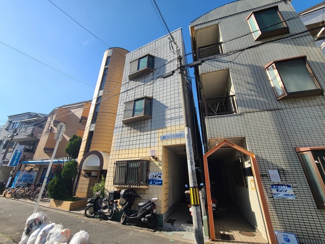 建物外観　ツートンカラーの外観です