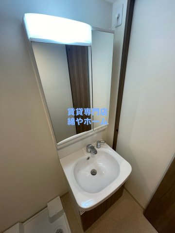 洗面設備　独立洗面台あり、毎朝おしゃれに忙しい女性の方におすすめです