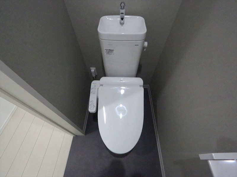 トイレ　温水洗浄暖房便座付トイレ