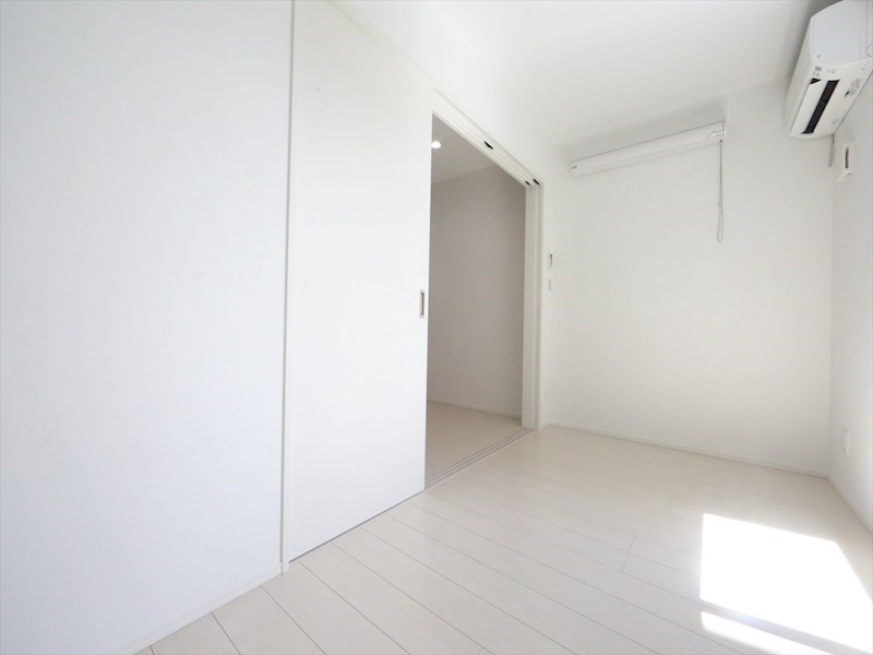 その他部屋・スペース　洋室4.9帖　エアコン完備　クローゼット付　バルコニー