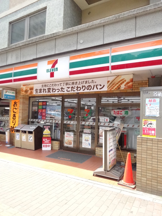 コンビニ　セブンイレブン（コンビニ）まで300m