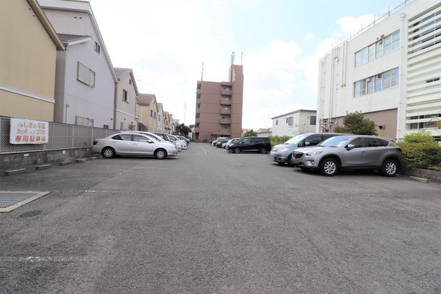 駐車場　敷地内駐車場